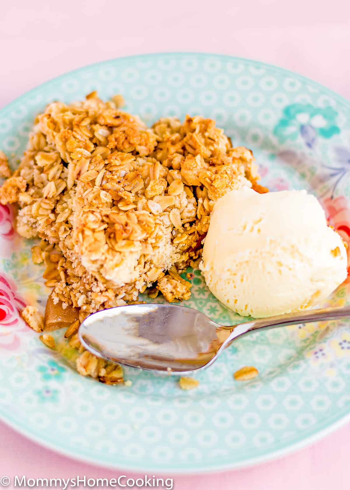 Eggless Apple Crumble with Oats with vanilla ice cream