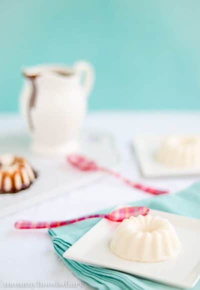 Coconut Panna Cotta with Chocolate Sauce | mommyshomecooking.com