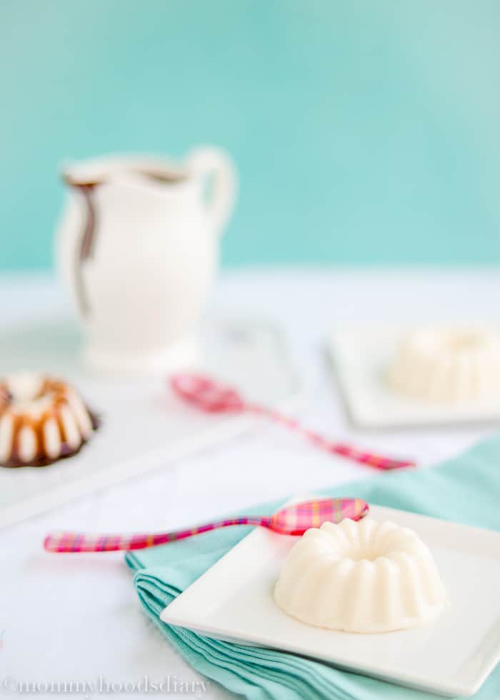 Coconut Panna Cotta with Chocolate Sauce | mommyshomecooking.com