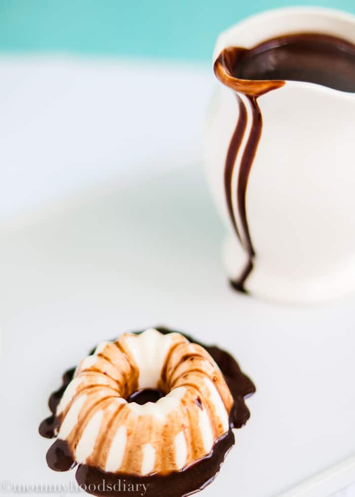 Coconut Panna Cotta with Chocolate Sauce | mommyshomecooking.com