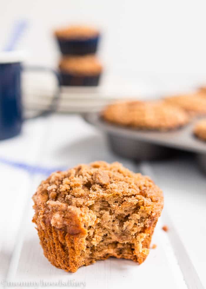 Egg- Free Banana Crumb Muffins | mommyshomecooking.com