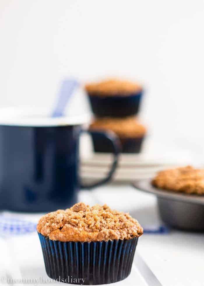 easy banana crumb muffins