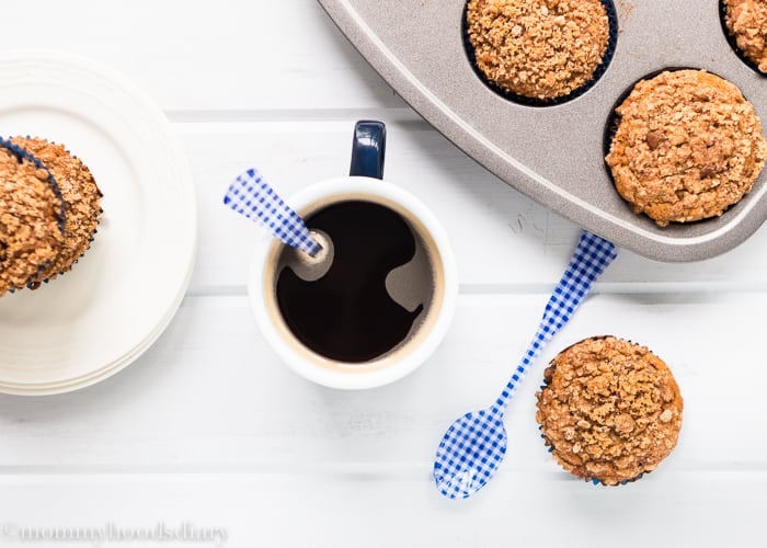 Egg- Free Banana Crumb Muffins | mommyshomecooking.com