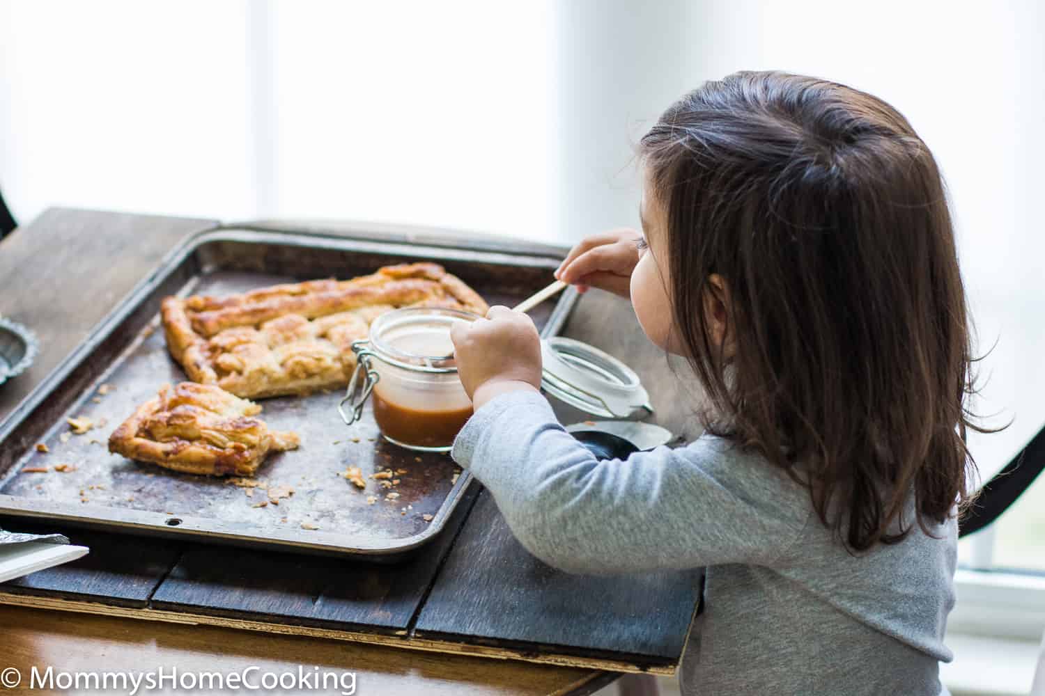 This Eggless Salted Caramel Apple Cheese Danish is the perfect way to enjoy one of the best gifts of the fall season, Apples!!! Made with store-bought puff pastry, this easy dessert is super delish and makes a nice change from the usual apple pie.  https://mommyshomecooking.com