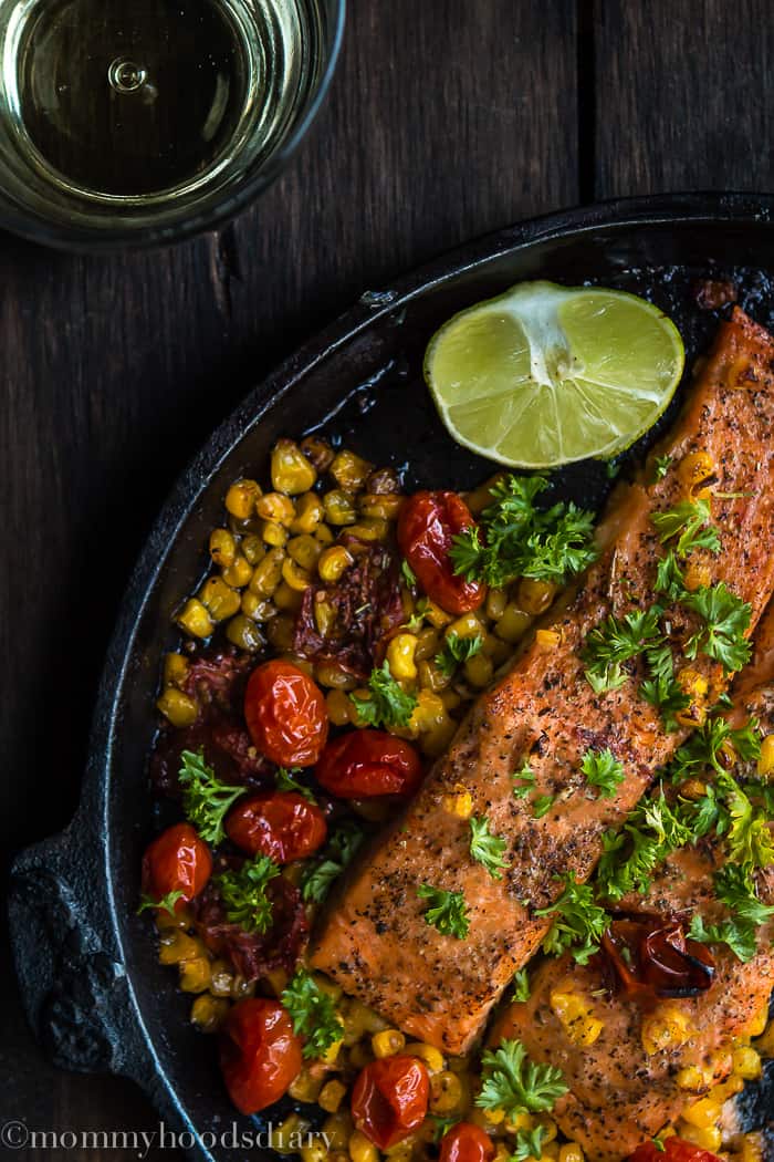 Salmon with Roasted Tomatoes and Corn-Salmon with Roasted Tomatoes and Corn is an effortless dinner that the whole family will love! Picky eaters approved. https://mommyshomecooking.com