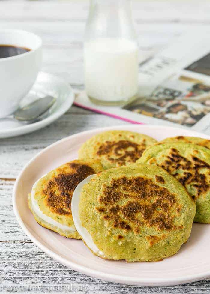 Skinny Oat Arepas are the perfect way to satisfy your cravings without the guilt! Easy to make, tasty and full of goodness. https://mommyshomecooking