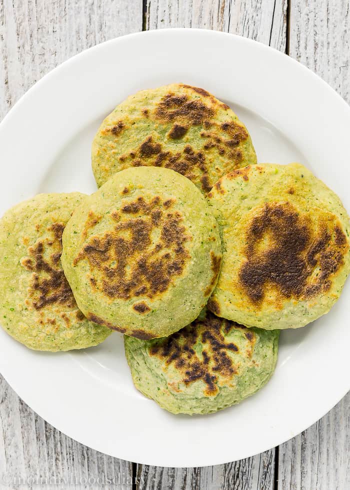 Skinny Oat Arepas are the perfect way to satisfy your cravings without the guilt! Easy to make, tasty and full of goodness. https://mommyshomecooking