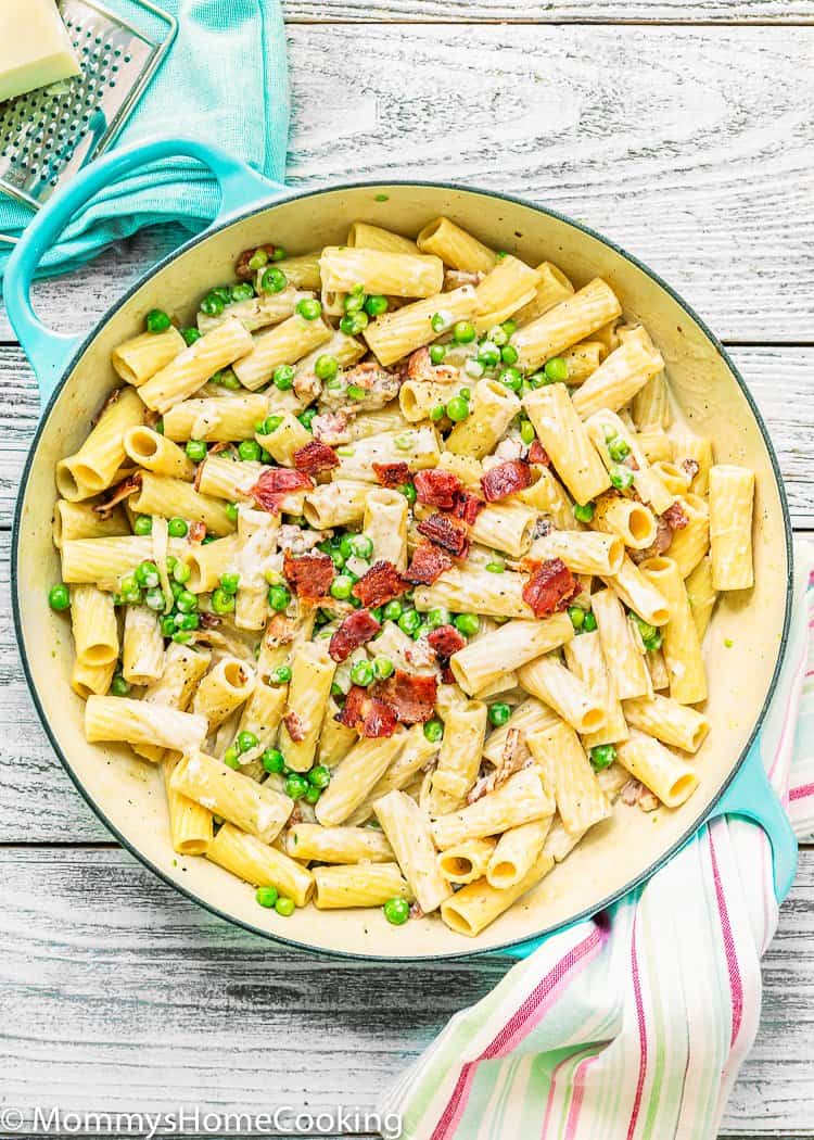 One-Pot Creamy Alfredo Pasta with Bacon and Peas in a skillet