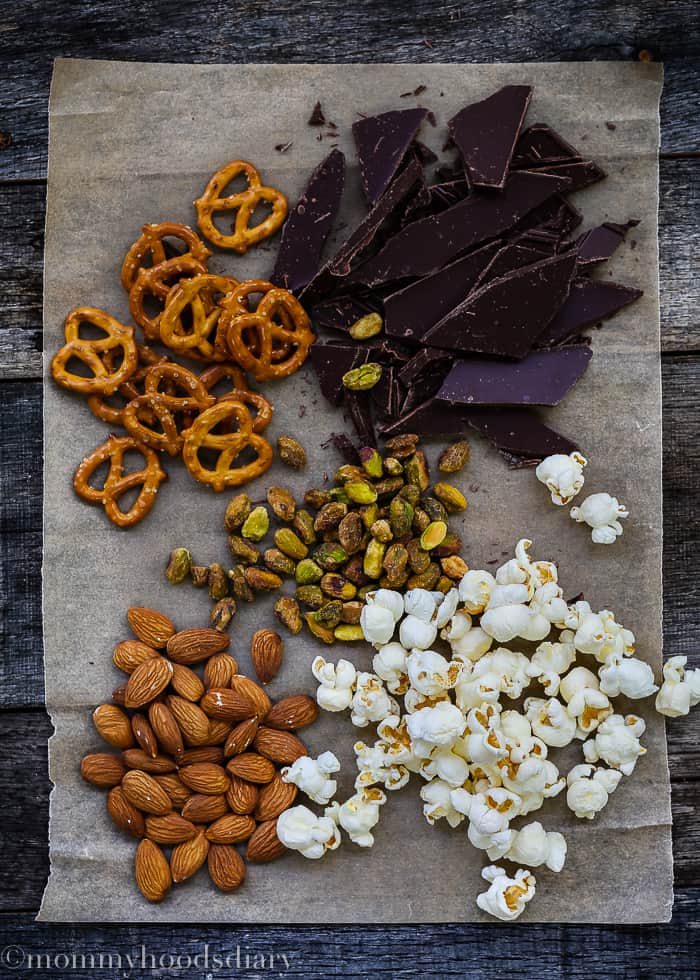 Who can resist this Dulce de Leche Chocolate Bark? Velvety chocolate with nuts, pretzels, and topped with popcorn and dulce de leche chocolate. An award-worthy snack!! https://mommyshomecooking.com