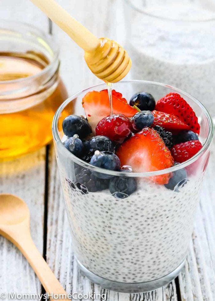 This Honey Coconut Chia Pudding is a truly cupful of sunshine! Perfect as quick and nutritious breakfast, afternoon snack, or healthy dessert. https://mommyshomecooking.com