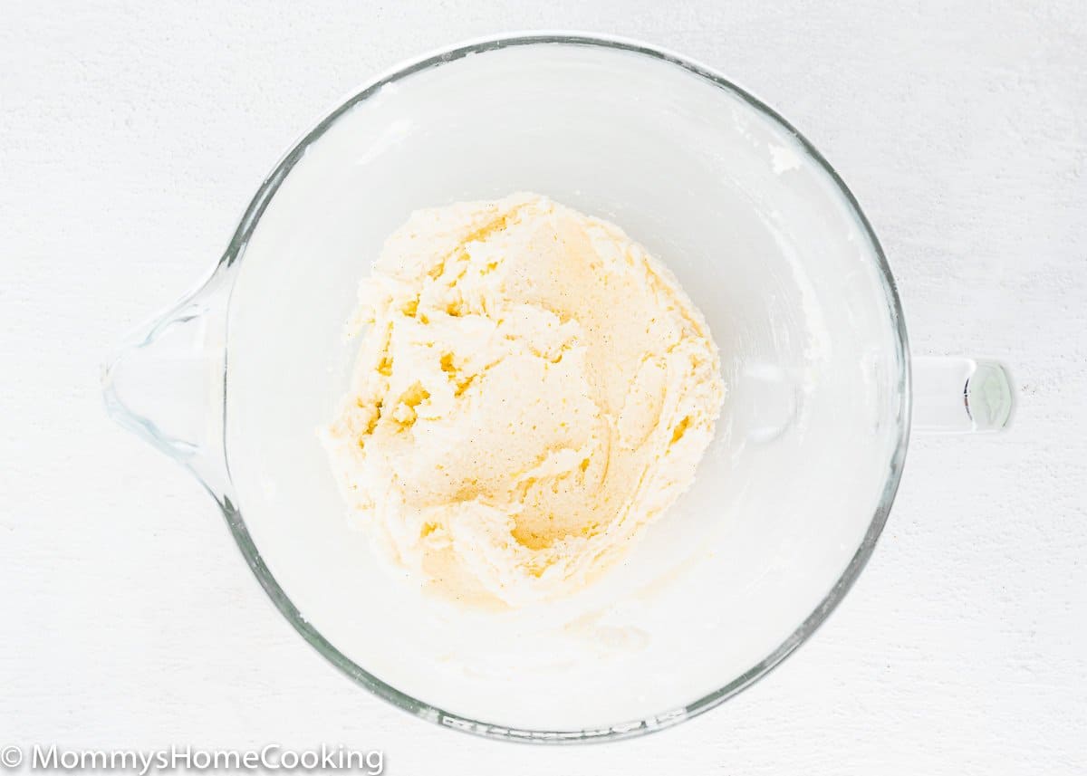 butter and sugar cream together in a bowl