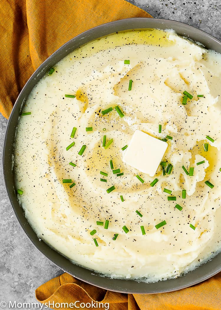 This Instant Pot Mashed Potatoes is creamy, tasty, and just delicious!  It’s made with a handful of ingredients, feeds a crowd, and is ready in 20 MINUTES. It also can be prepared ahead of time. https://mommyshomecooking.com