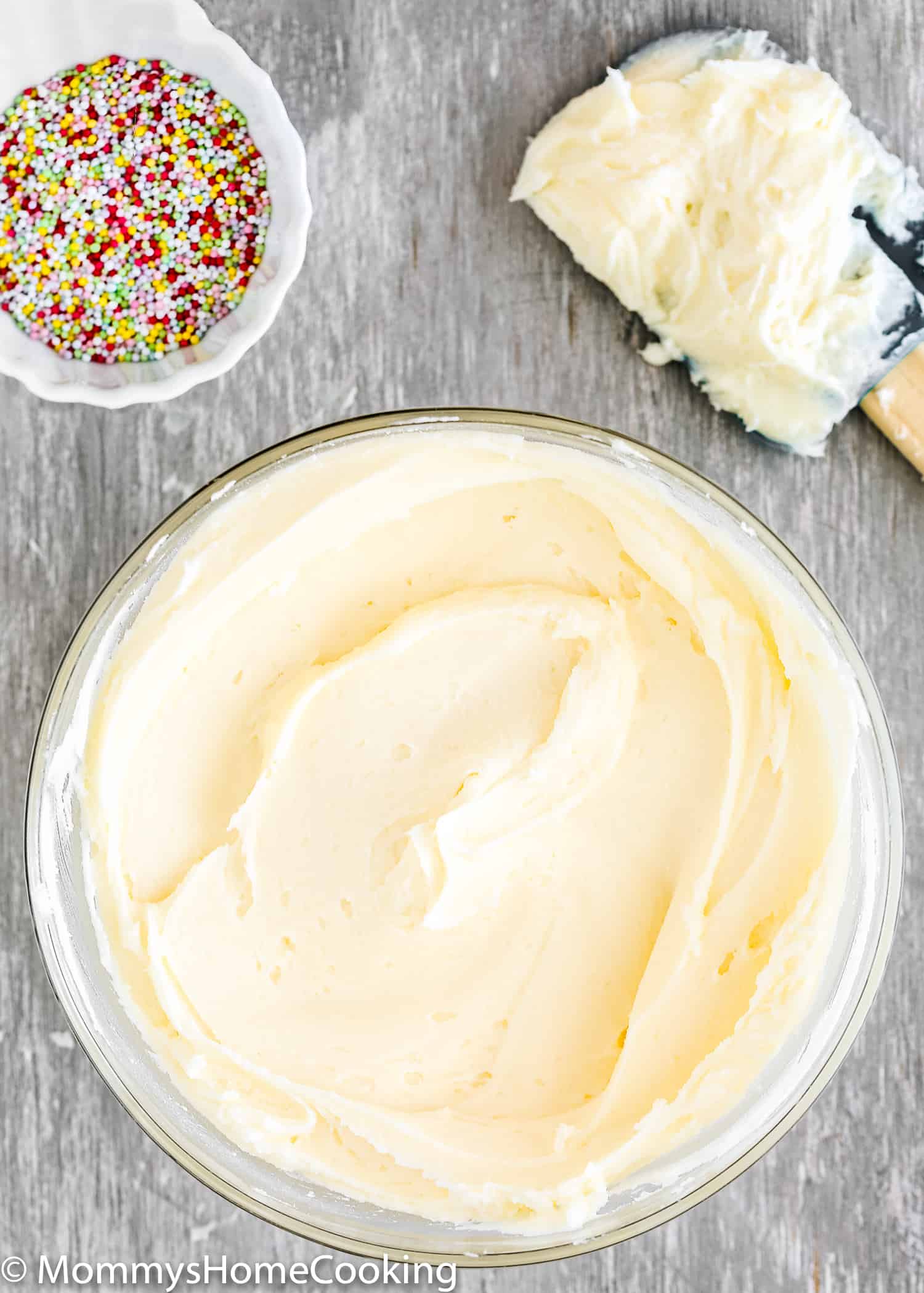 Easy Vanilla Buttercream Frosting Mommy's Home Cooking