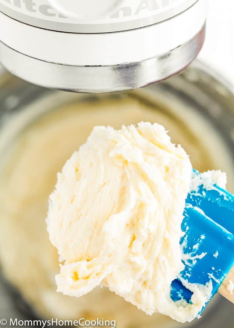 Easy Vanilla Buttercream Frosting Mommys Home Cooking 9087