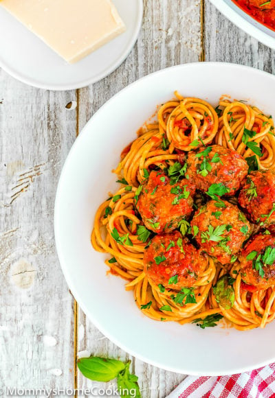 Eggless Italian Meatballs with spaghetti