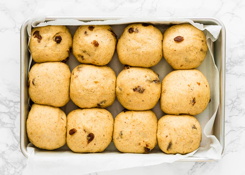 unbaked eater eggless buns in a baking tray.