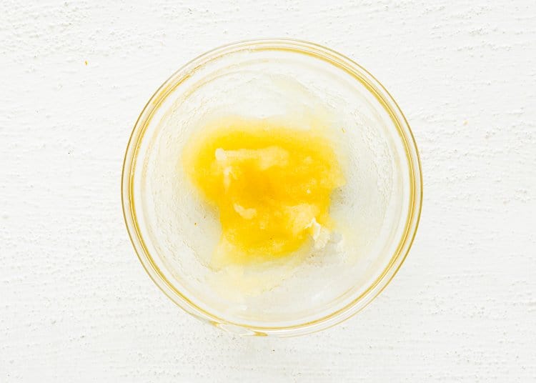 set lemon juice and gelatin in a bowl. 