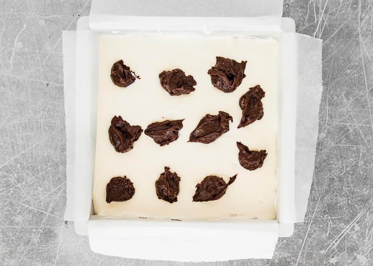 How to assemble eggless cheesecake brownies step 4
