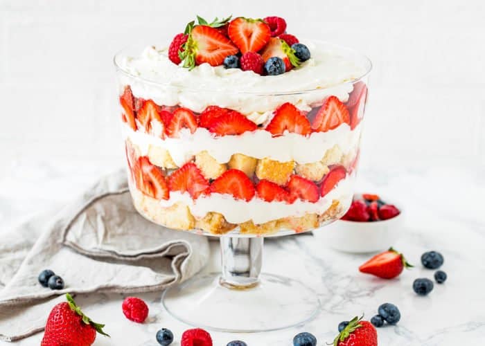 Eggless Berry Trifle Cake - Mommy's Home Cooking