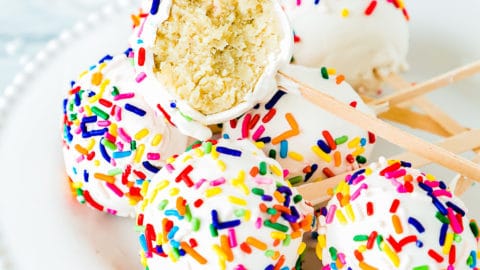 6 Best Birthday Cake Pop Ideas + 5 Delicious Flavors