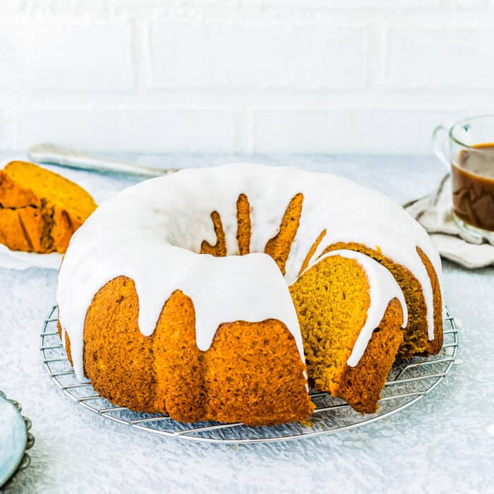 Eggless pumpkin cake